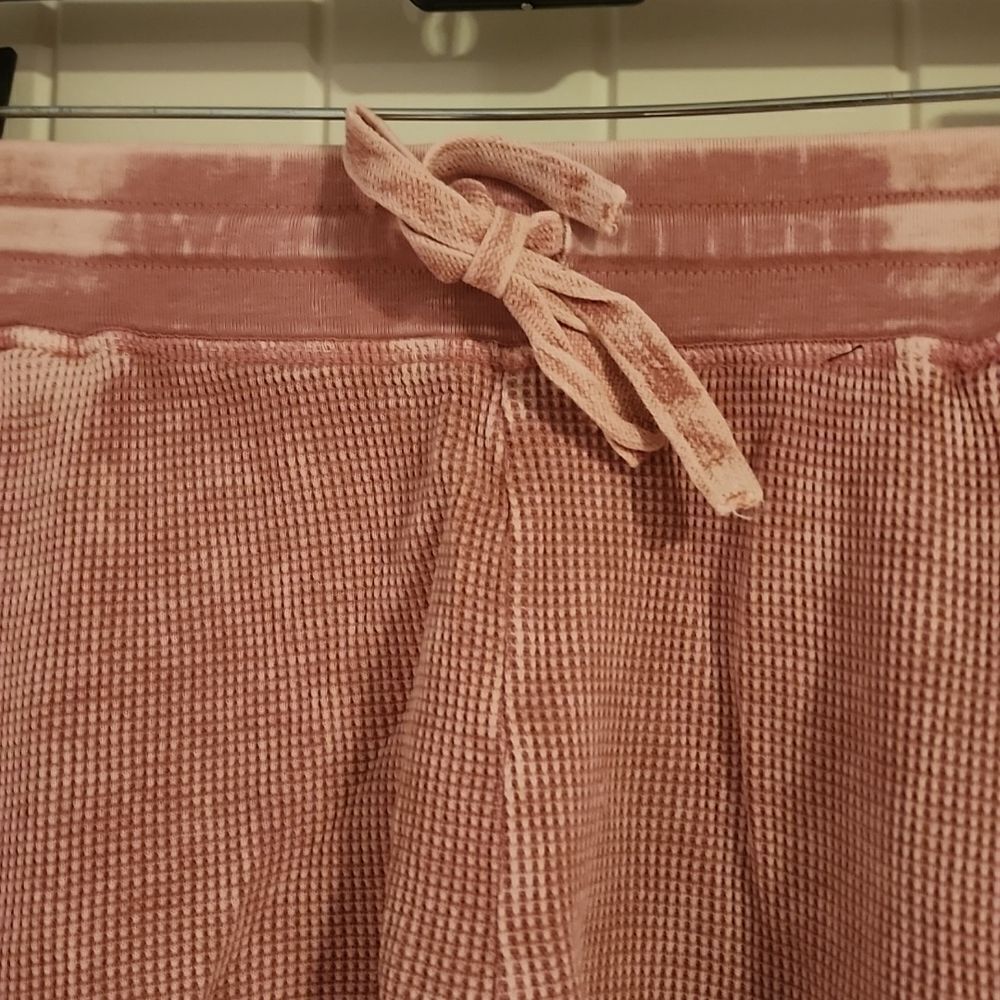 Splendid Pink Waffle Print Lounge Shorts| Size M - Picture 2 of 4